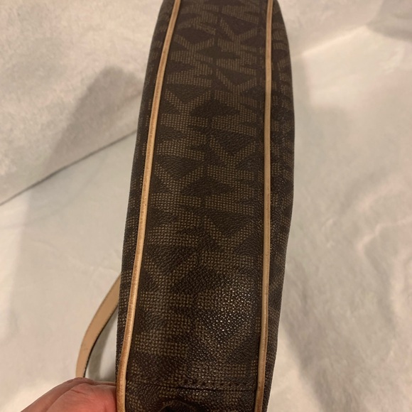 Michael Kors purse with handle and shoulder strap - Picture 5 of 12